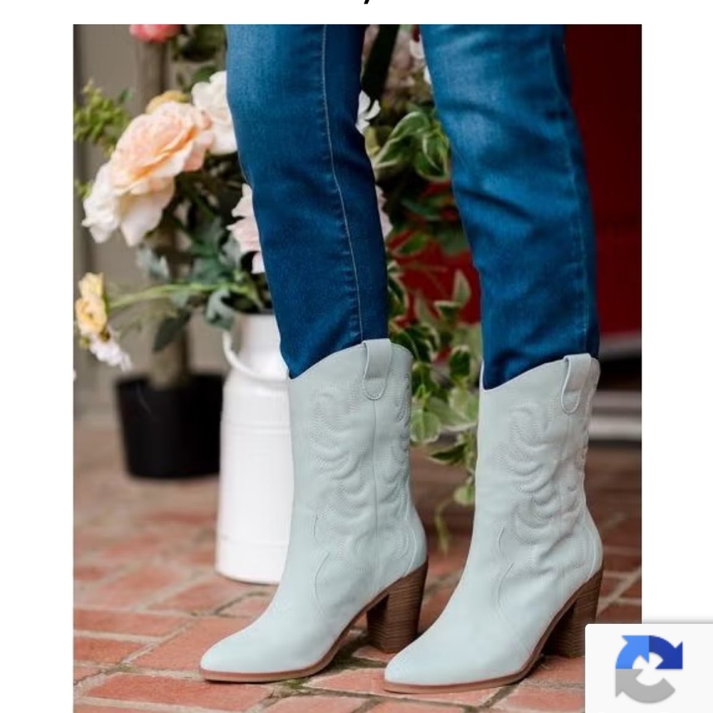 Pioneer Woman Size 6 Dusty Blue Cowgirl Boots